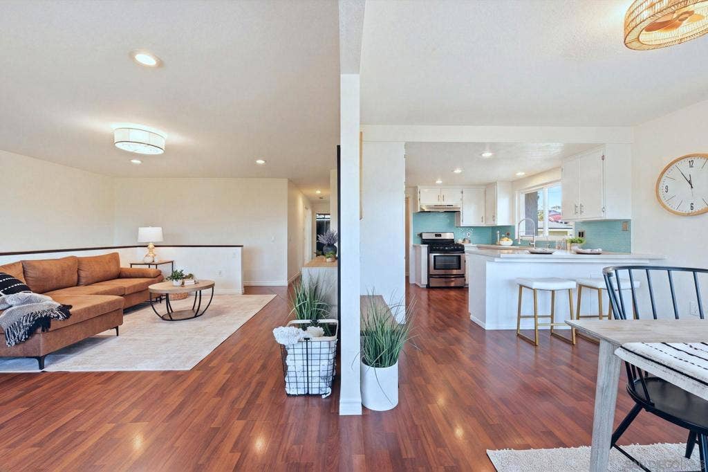 644 Lado De Loma, Vista, CA 92083 644 Lado De Loma, Vista, CA 92083