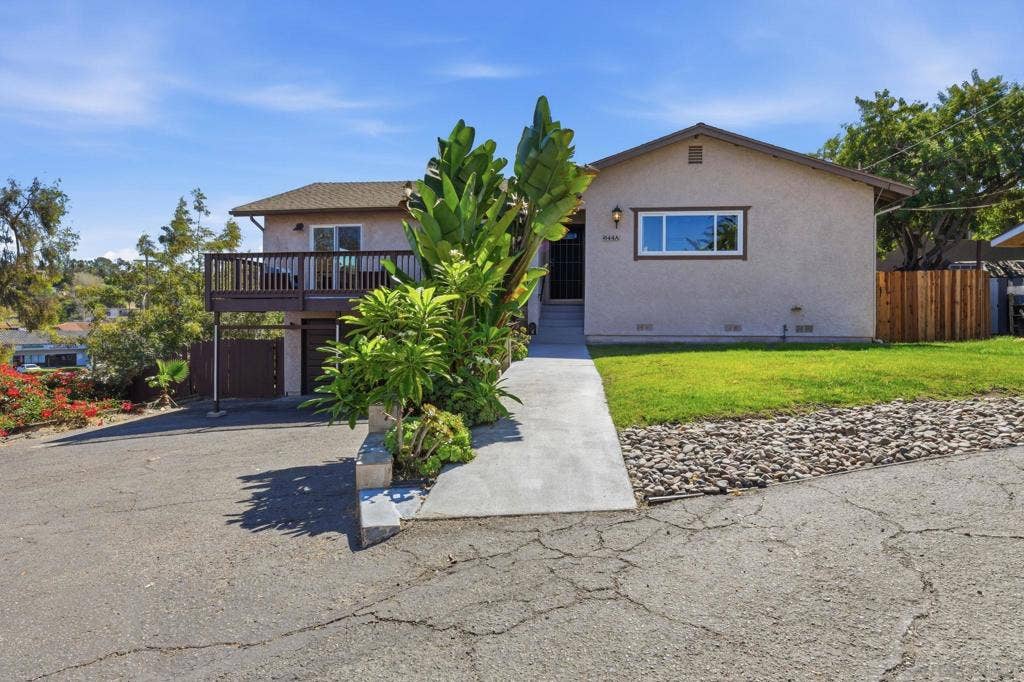 644 Lado De Loma, Vista, CA 92083 644 Lado De Loma, Vista, CA 92083