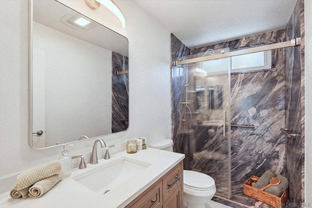 644 Lado De Loma, Vista, CA 92083 644 Lado De Loma, Vista, CA 92083