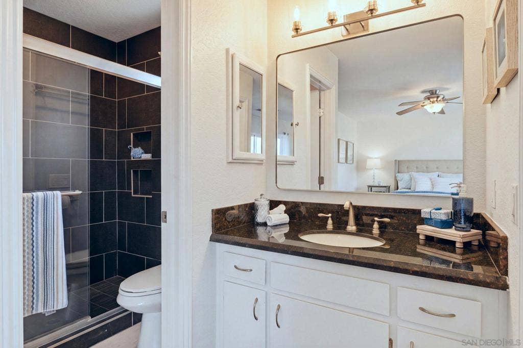 644 Lado De Loma, Vista, CA 92083 644 Lado De Loma, Vista, CA 92083