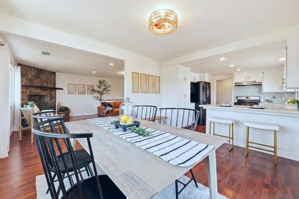 644 Lado De Loma, Vista, CA 92083 644 Lado De Loma, Vista, CA 92083