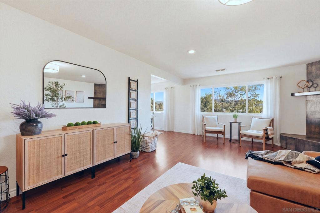 644 Lado De Loma, Vista, CA 92083 644 Lado De Loma, Vista, CA 92083