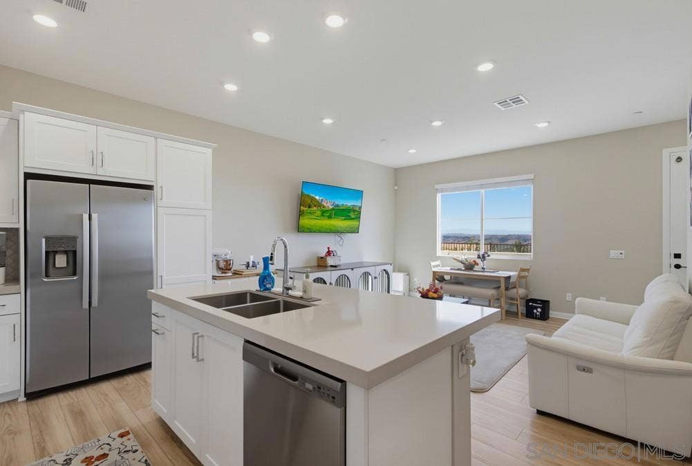 2062 Bluestone Cir, Chula Vista, CA 91913 2062 Bluestone Cir, Chula Vista, CA 91913