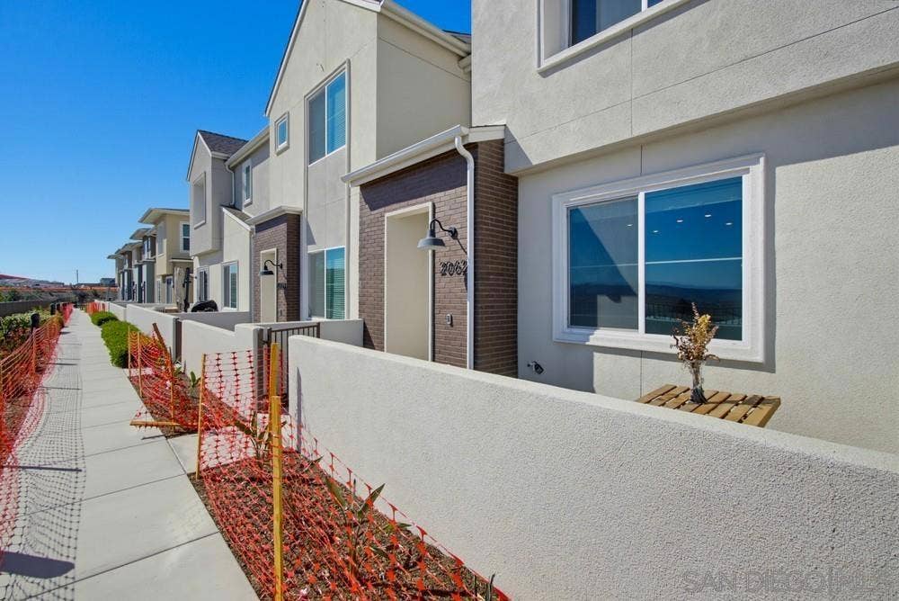 2062 Bluestone Cir, Chula Vista, CA 91913 2062 Bluestone Cir, Chula Vista, CA 91913