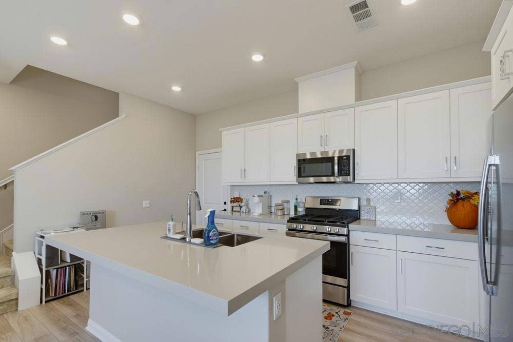 2062 Bluestone Cir, Chula Vista, CA 91913 2062 Bluestone Cir, Chula Vista, CA 91913