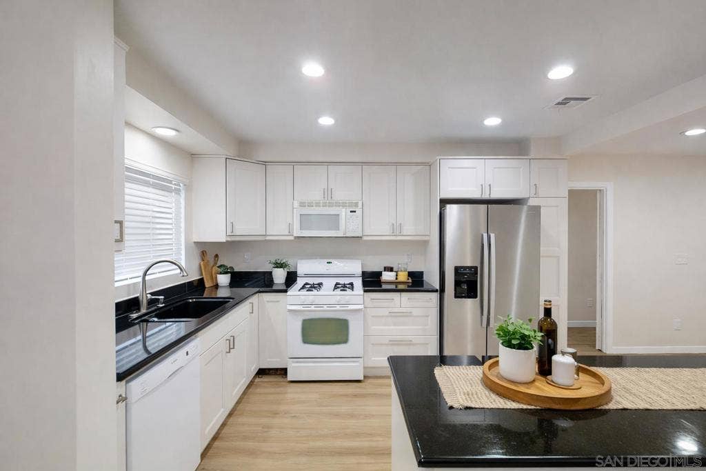 5103 Gary St, San Diego, CA 92115
