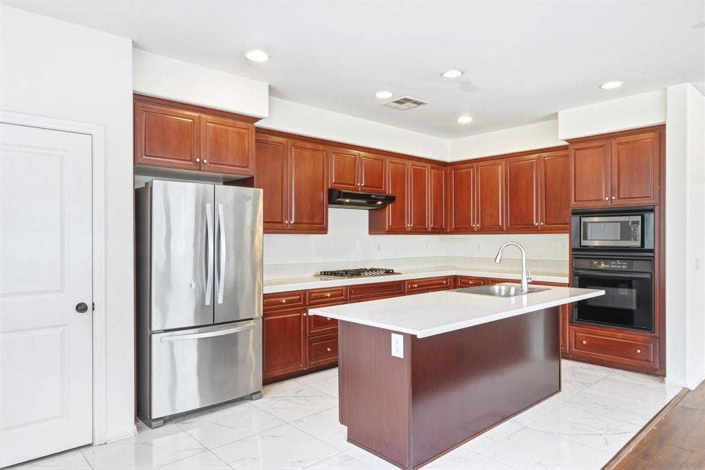 4674 Meadow Dr, Carlsbad, CA 92010