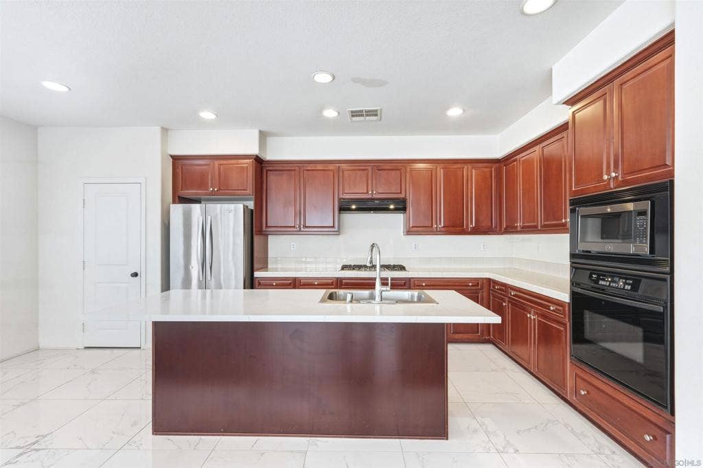 4674 Meadow Dr, Carlsbad, CA 92010