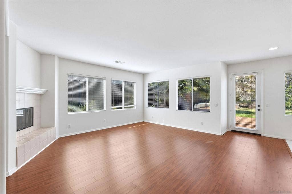 4674 Meadow Dr, Carlsbad, CA 92010