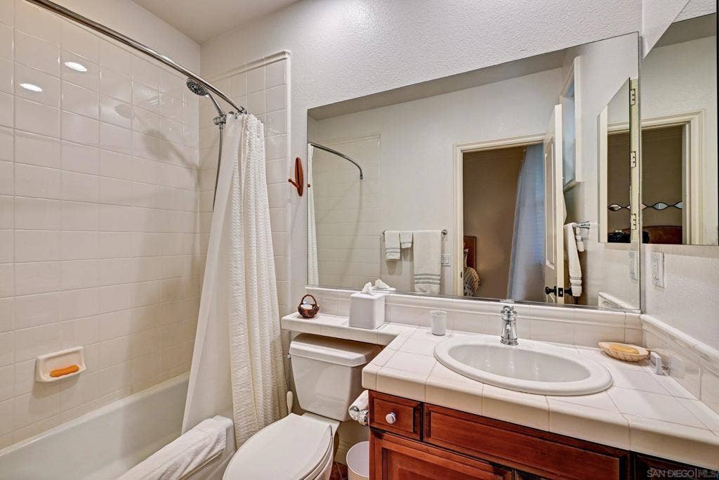18343 Saint Etienne Lane, San Diego, CA 92128 18343 Saint Etienne Lane, San Diego, CA 92128