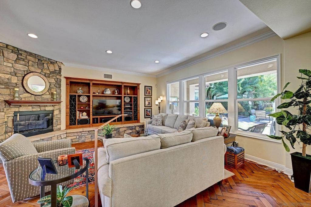 18343 Saint Etienne Lane, San Diego, CA 92128 18343 Saint Etienne Lane, San Diego, CA 92128