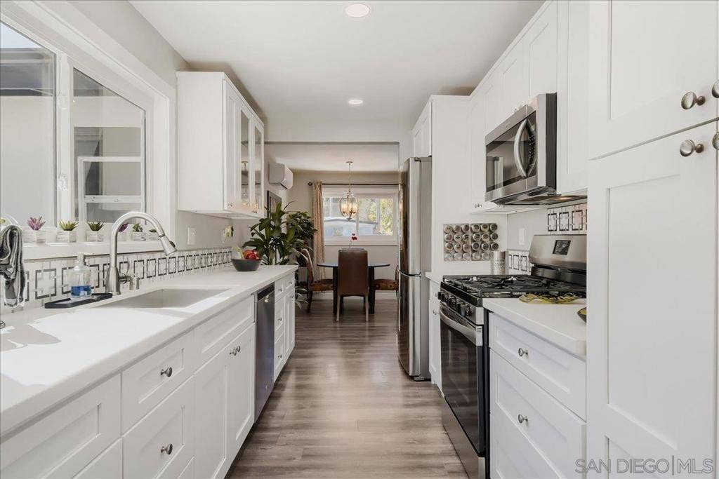 4902 Chateau Drive, San Diego, CA 92117 4902 Chateau Drive, San Diego, CA 92117