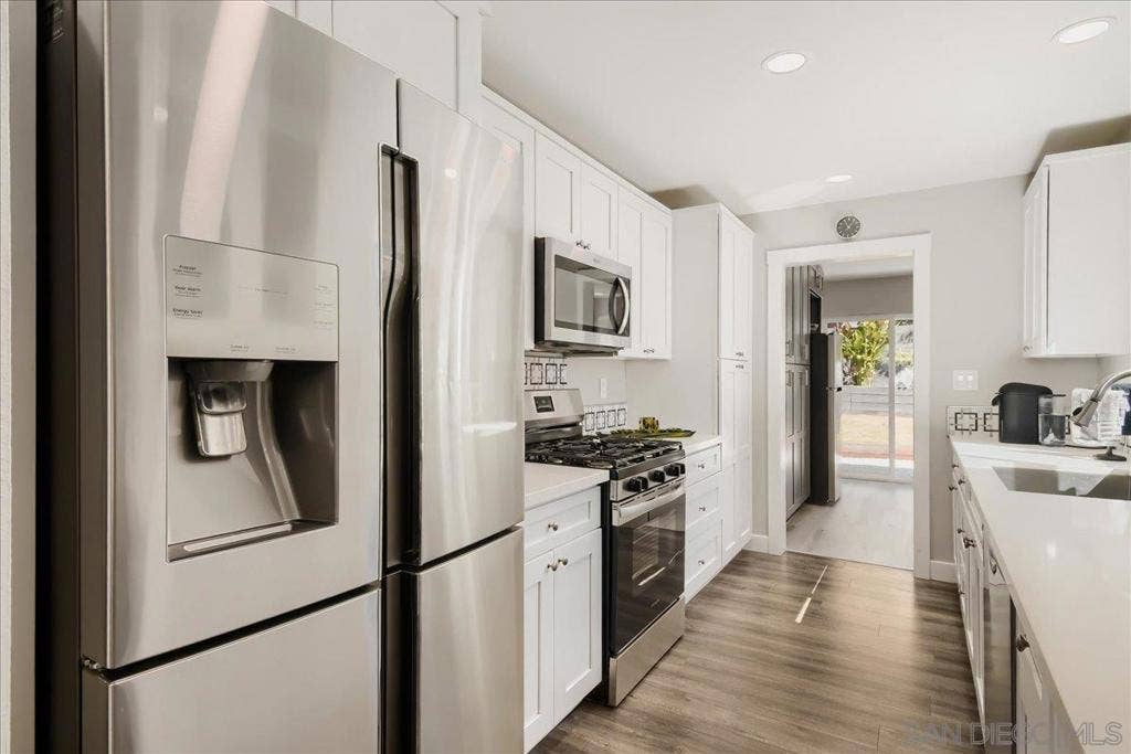 4902 Chateau Drive, San Diego, CA 92117 4902 Chateau Drive, San Diego, CA 92117