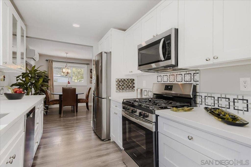 4902 Chateau Drive, San Diego, CA 92117 4902 Chateau Drive, San Diego, CA 92117