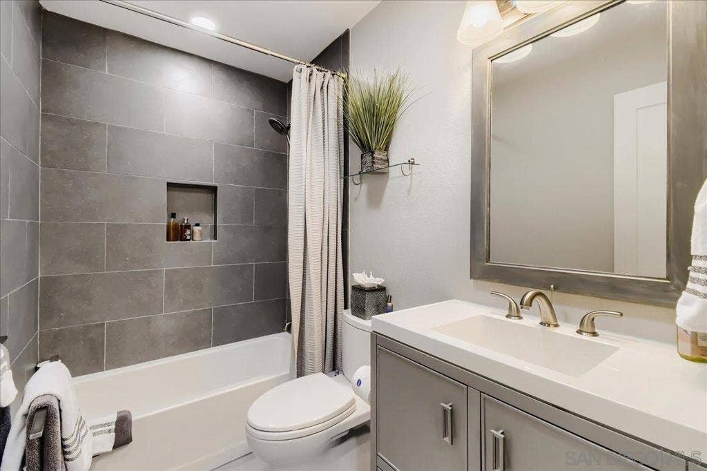 4902 Chateau Drive, San Diego, CA 92117 4902 Chateau Drive, San Diego, CA 92117