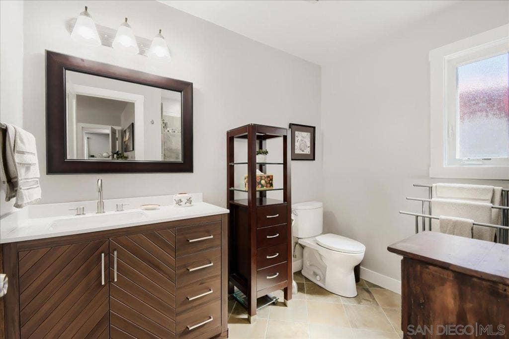 4902 Chateau Drive, San Diego, CA 92117 4902 Chateau Drive, San Diego, CA 92117