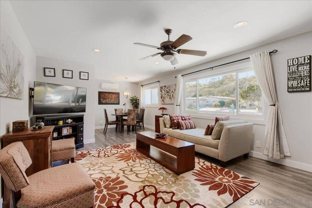 4902 Chateau Drive, San Diego, CA 92117 4902 Chateau Drive, San Diego, CA 92117