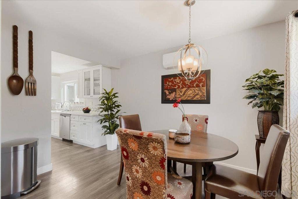 4902 Chateau Drive, San Diego, CA 92117 4902 Chateau Drive, San Diego, CA 92117