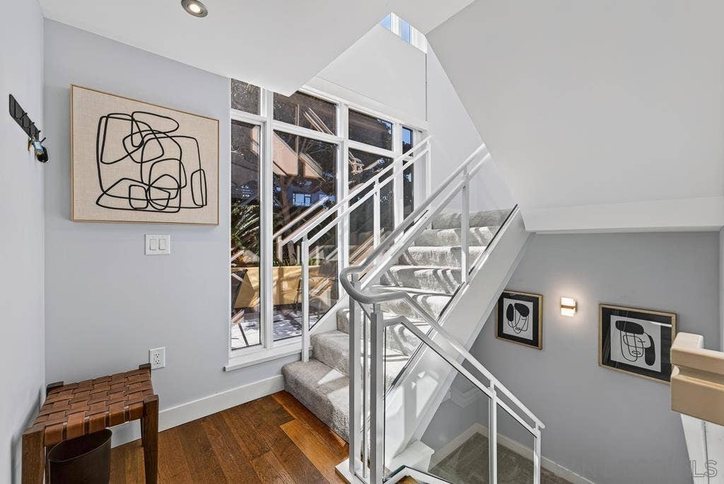 1325 Pacific Hwy, #314, San Diego, CA 92101 Entry level (level 3 of building - level 2 of unit)