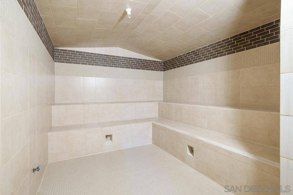 1325 Pacific Hwy, #314, San Diego, CA 92101 Swimming Pool/Hot Tub/Sauna
