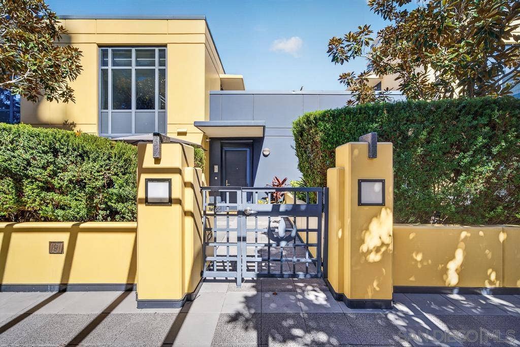 1325 Pacific Hwy, #314, San Diego, CA 92101 3rd level (pool level) private entry to unit with exterior patio space