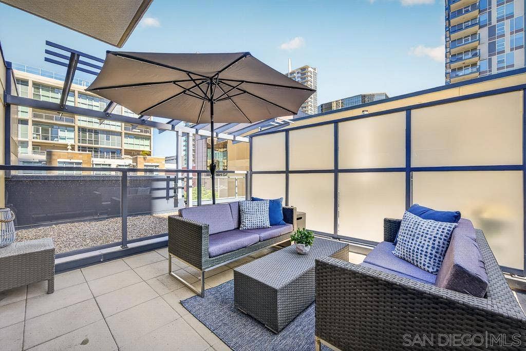 1325 Pacific Hwy, #314, San Diego, CA 92101 3rd level patio