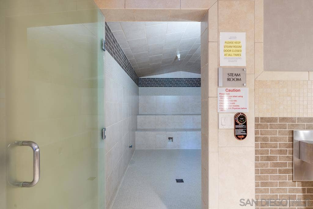 1325 Pacific Hwy, #314, San Diego, CA 92101 Swimming Pool/Hot Tub/Sauna
