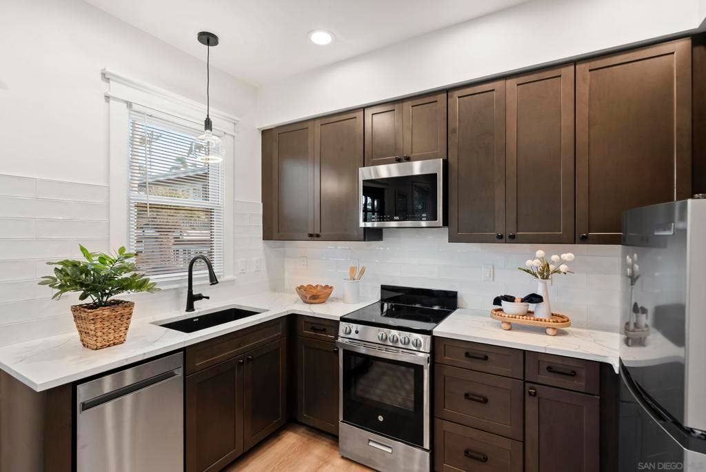 2124 Hickory, San Diego, CA 92103 Guest/Maid
