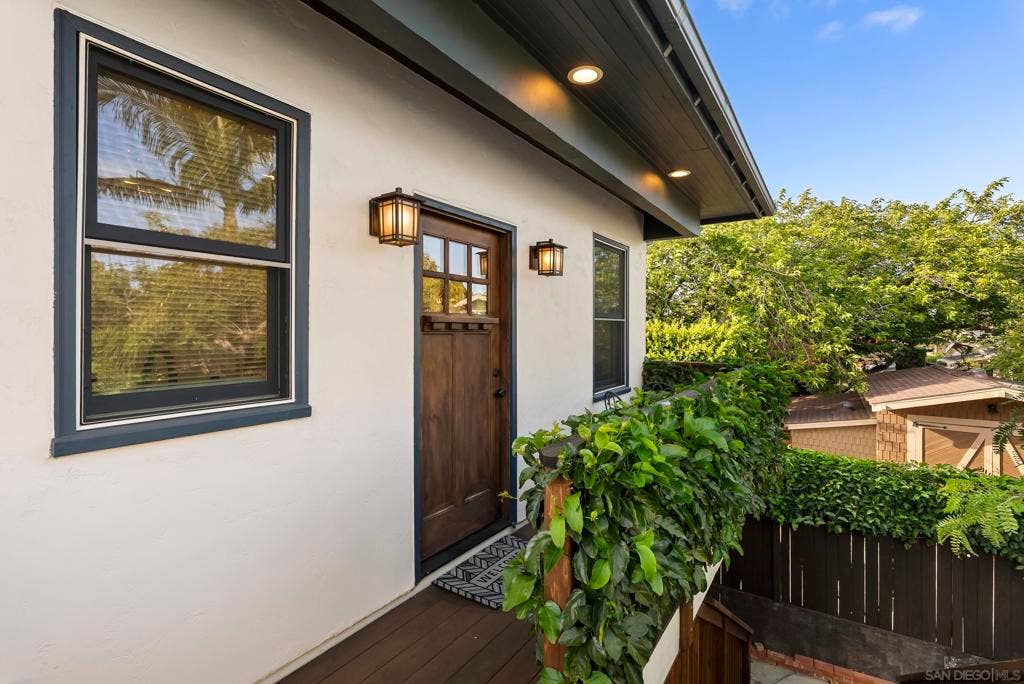 2124 Hickory, San Diego, CA 92103 Guest/Maid