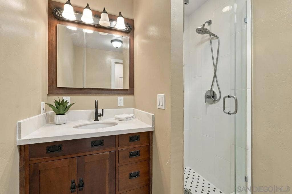 2124 Hickory, San Diego, CA 92103 2124 Hickory, San Diego, CA 92103