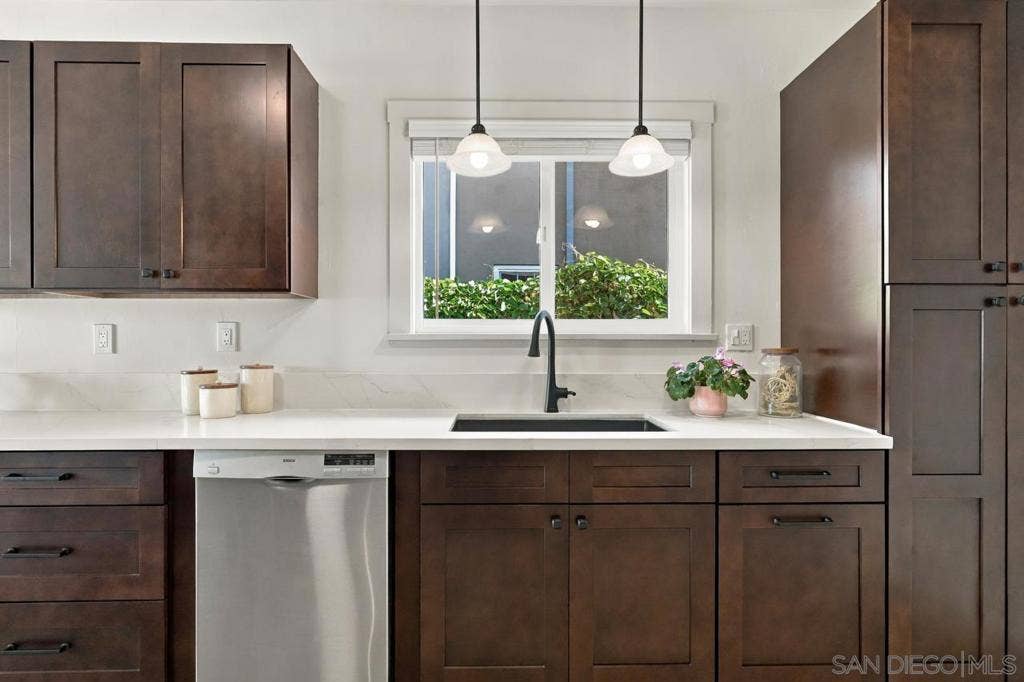 2124 Hickory, San Diego, CA 92103 2124 Hickory, San Diego, CA 92103