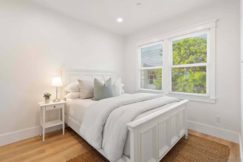 2124 Hickory, San Diego, CA 92103 Guest/Maid