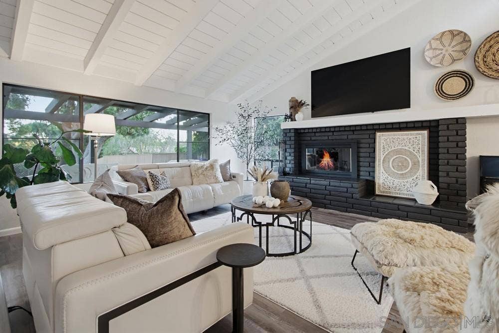 834 Cole Ranch Rd., Encinitas, CA 92024 834 Cole Ranch Rd., Encinitas, CA 92024