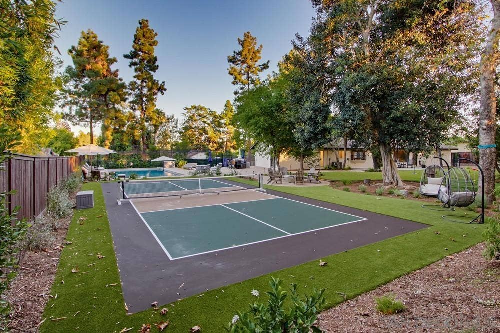 834 Cole Ranch Rd., Encinitas, CA 92024 834 Cole Ranch Rd., Encinitas, CA 92024