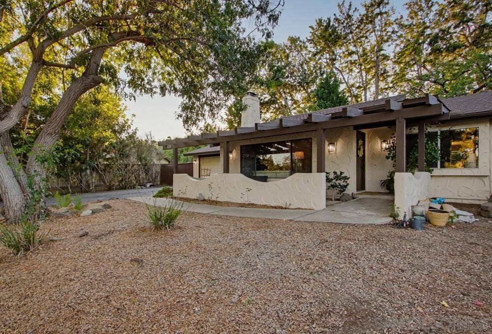 834 Cole Ranch Rd., Encinitas, CA 92024 834 Cole Ranch Rd., Encinitas, CA 92024