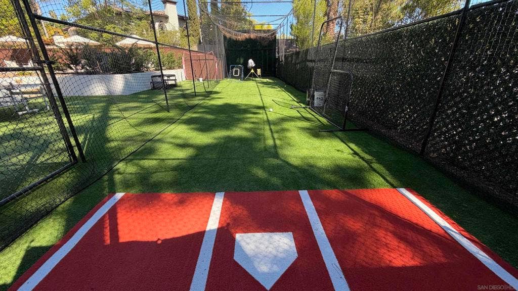 834 Cole Ranch Rd., Encinitas, CA 92024 834 Cole Ranch Rd., Encinitas, CA 92024