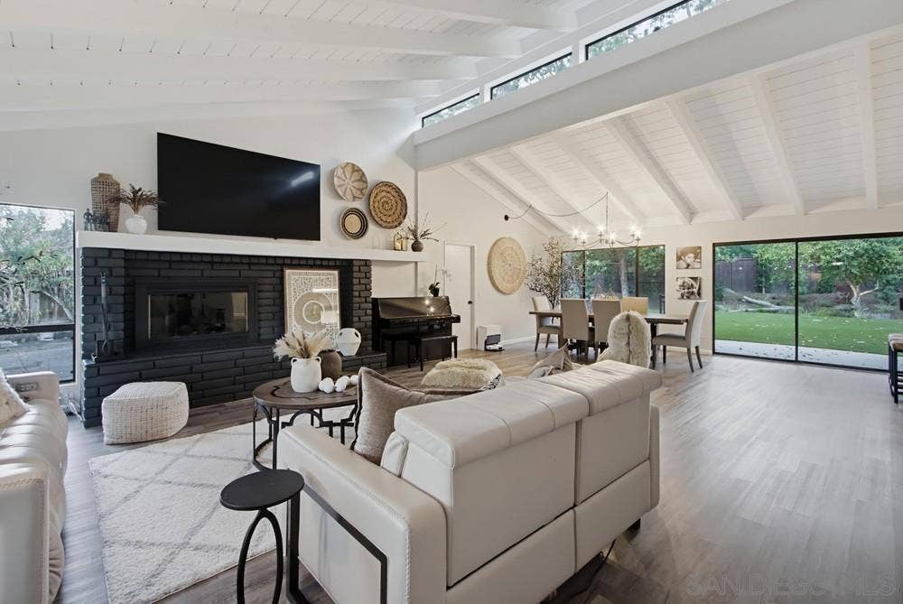 834 Cole Ranch Rd., Encinitas, CA 92024 834 Cole Ranch Rd., Encinitas, CA 92024