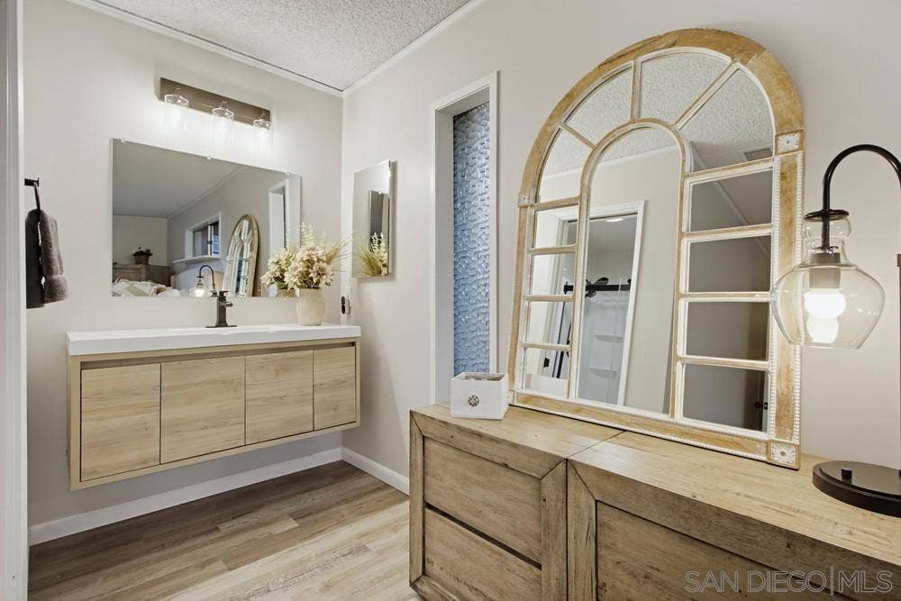 834 Cole Ranch Rd., Encinitas, CA 92024 834 Cole Ranch Rd., Encinitas, CA 92024