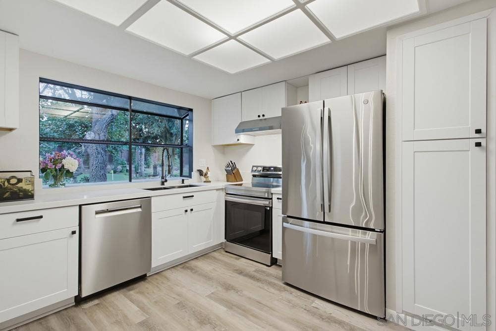 834 Cole Ranch Rd., Encinitas, CA 92024 834 Cole Ranch Rd., Encinitas, CA 92024