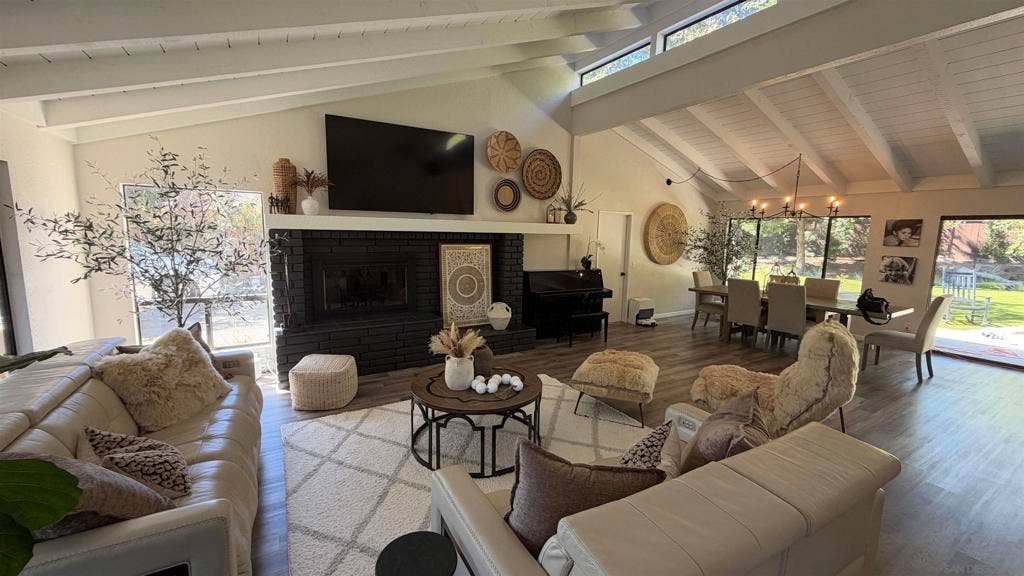 834 Cole Ranch Rd., Encinitas, CA 92024 834 Cole Ranch Rd., Encinitas, CA 92024
