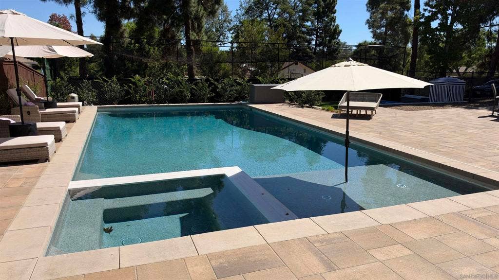 834 Cole Ranch Rd., Encinitas, CA 92024 834 Cole Ranch Rd., Encinitas, CA 92024