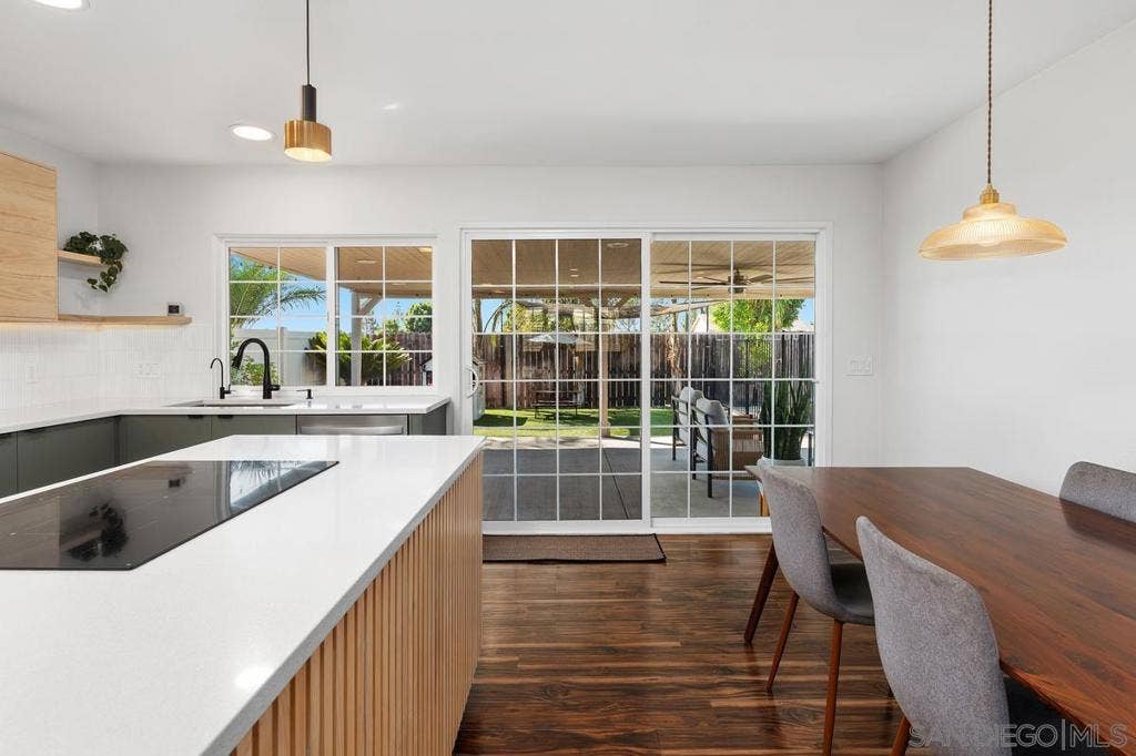 9911 Via Debbie, Santee, CA 92071