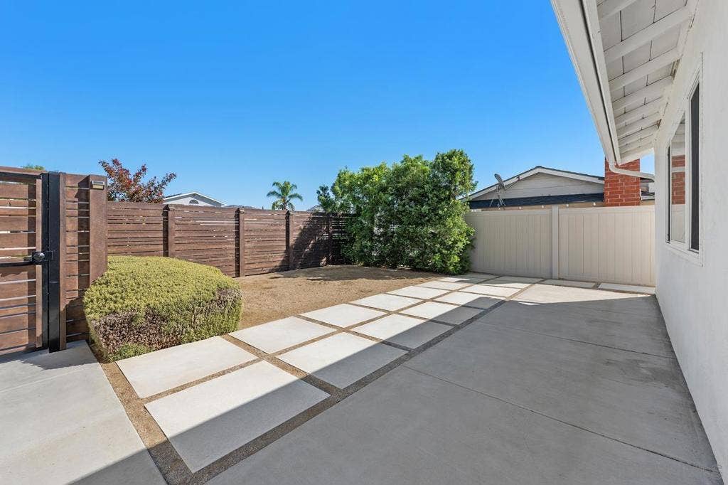 9911 Via Debbie, Santee, CA 92071