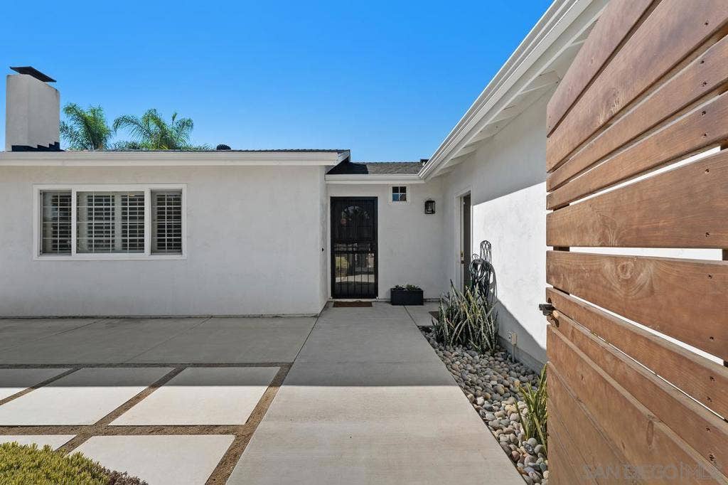 9911 Via Debbie, Santee, CA 92071