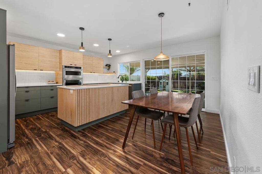 9911 Via Debbie, Santee, CA 92071