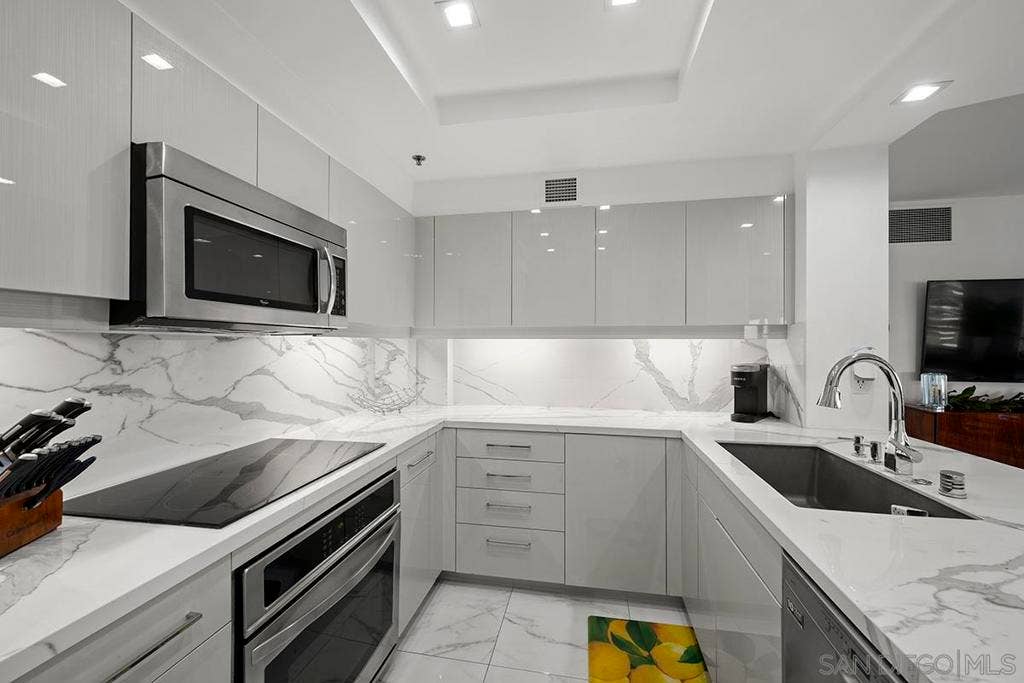 200 Harbor Drive, #3003, San Diego, CA 92101 200 Harbor Drive, #3003, San Diego, CA 92101