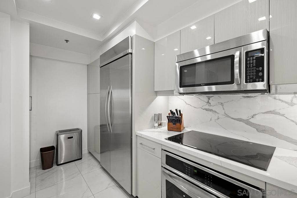 200 Harbor Drive, #3003, San Diego, CA 92101 200 Harbor Drive, #3003, San Diego, CA 92101