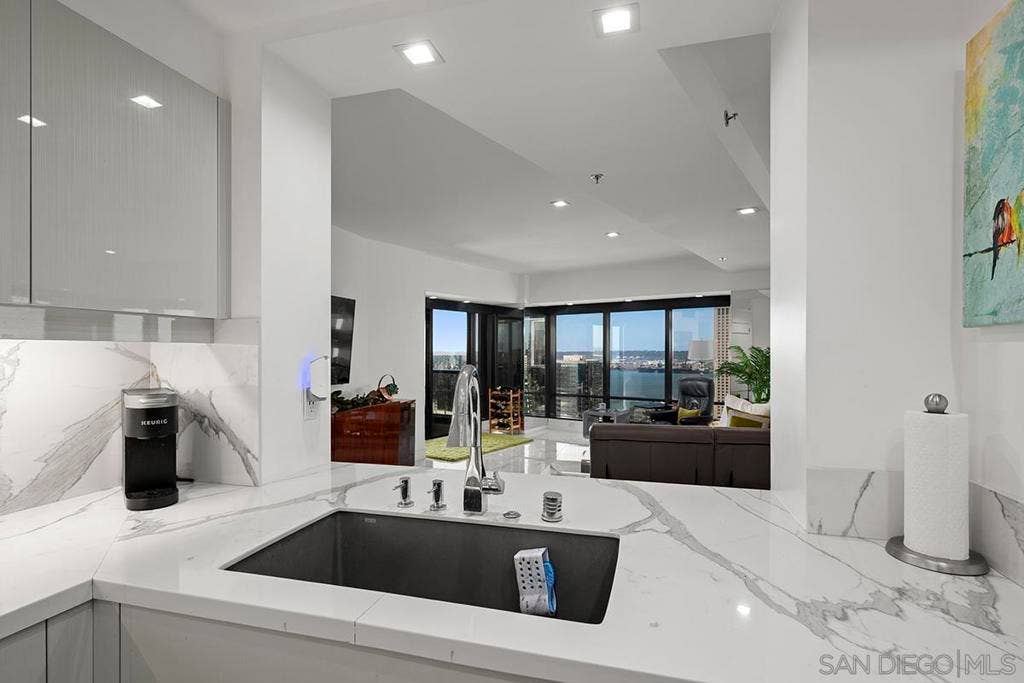 200 Harbor Drive, #3003, San Diego, CA 92101 200 Harbor Drive, #3003, San Diego, CA 92101