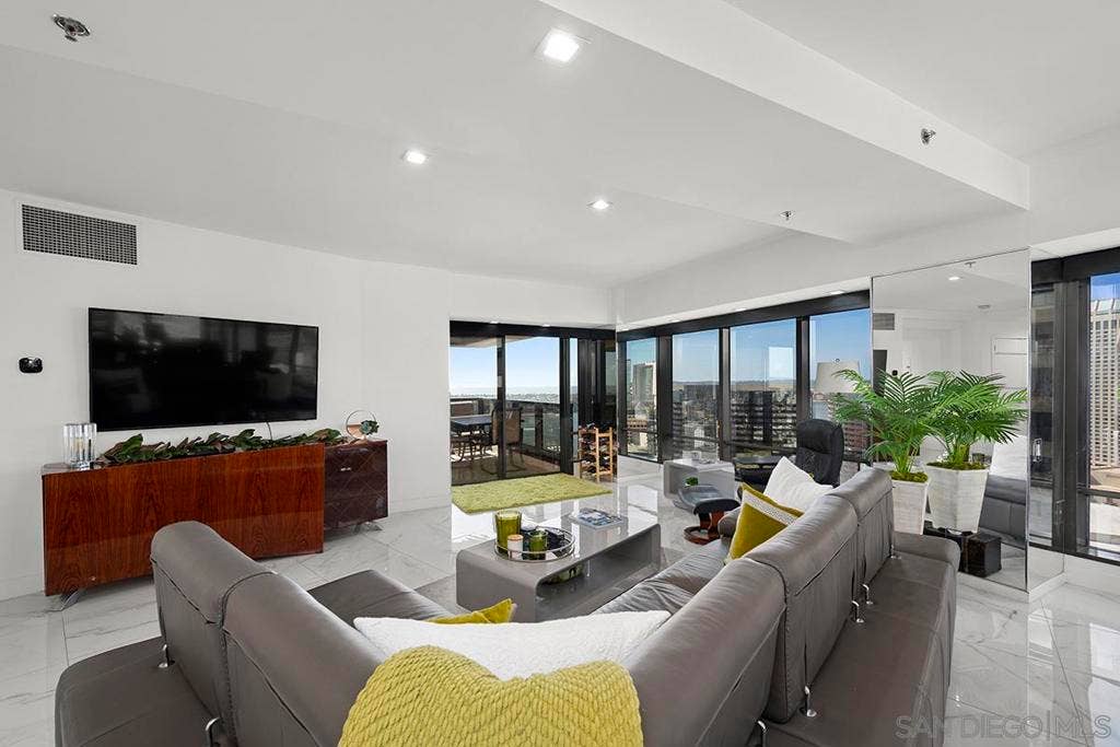 200 Harbor Drive, #3003, San Diego, CA 92101 200 Harbor Drive, #3003, San Diego, CA 92101