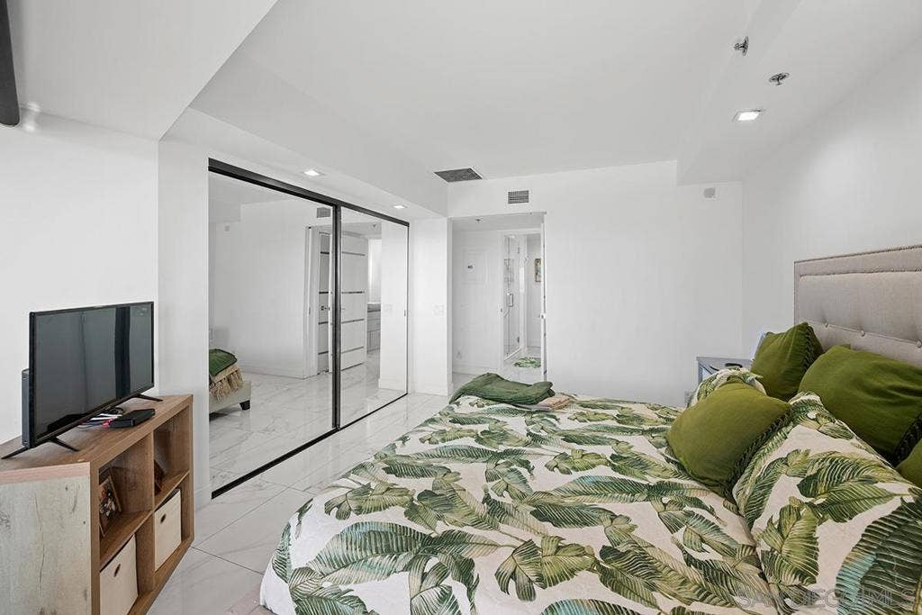 200 Harbor Drive, #3003, San Diego, CA 92101 200 Harbor Drive, #3003, San Diego, CA 92101